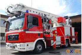 Nowy wóz bojowy z drabiną cieszyńskich strażaków
