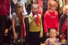 Dzieci śpiewają kolędy 2