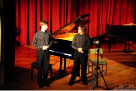 Koncert edukacyjny pianistów Andrzeja Molina i Tomasza Vrany