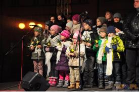 Czeski Cieszyn: śpiewanie kolęd na rynku