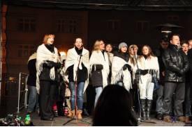 Czeski Cieszyn: śpiewanie kolęd na rynku