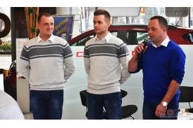 Jerzy Tomaszczyk prezentuje nowy samochód