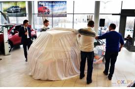 Jerzy Tomaszczyk prezentuje nowy samochód