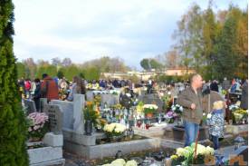 1 listopada na cmentarzach w Chybiu