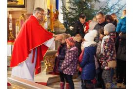 Błogosławieństwo dzieci w święto Świętych Młodzianków