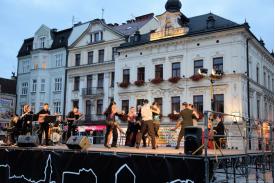 Muzyczne spotkania folklorystyczno - folkowe na Rynku