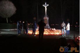 Cieszyński Cmentarz Komunalny nocą...