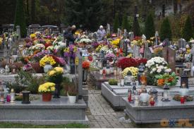 Cmentarze podczas Wszystkich Świętych: Nierodzim