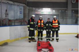 Strażacy na lodzie