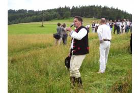 Mistrzostwa w koszeniu łąki w Brennej