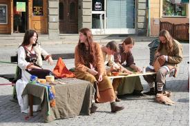 Piknik historyczny na Rynku