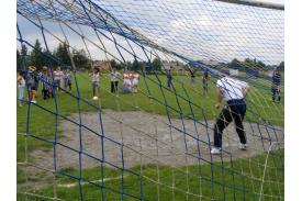 Turniej piłki nożnej dziewcząt w Bąkowie