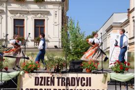 XIII Dzień Tradycji i Stroju Regionalnego  - wystepy na Rynku w Cieszynie 