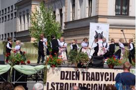 XIII Dzień Tradycji i Stroju Regionalnego  - wystepy na Rynku w Cieszynie 