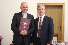 Nagroda pieniężna i list gratulacyjny dla parafii św. Jerzego w Puńcowie / fot. MSZ