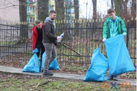 Młodzież sprzątała tereny zielone w Cieszynie (foto)
