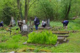 Zaolzie: wiosenne porządki cmentarza ewangelickiego