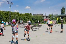 Zawody rolkowe na skate parku