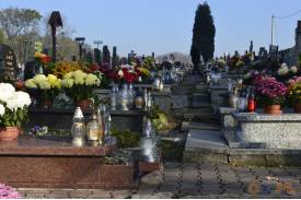 Cmentarz w Kończycach Wielkich w dniu Wszystkich Świętych