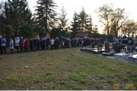 Nabożeństwo za zmarłych na cmentarzu w Pogórzu