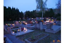  Nabożeństwo z procesja na cmentarz komunalny za zmarłych