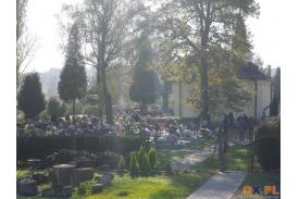   Cmentarz na Bobrku w Cieszynie w dniu Wszystkich Świętych