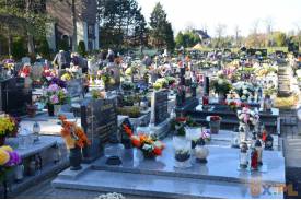 Cmentarz w Ustroniu - Nierodzimiu w dniu Wszystkich Świętych