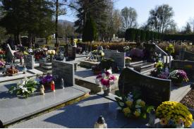 Cmentarz Komunalny w Ustroniu w dniu Wszystkich Świętych
