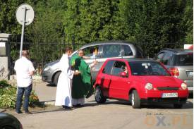 samochody święcono m.in. w kościele pw. Opatrzności Bożej w Pastwiskach niedaleko granicy z Boguszowicami, fot. indi