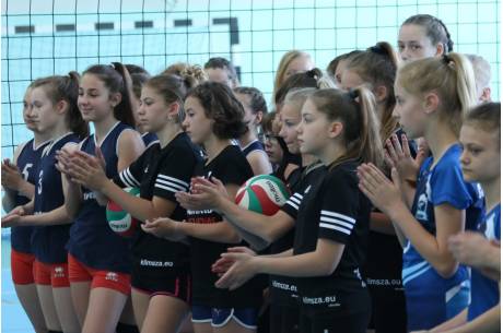 Turniej mini siatkówki dziewcząt	Fot: A. Kłoda