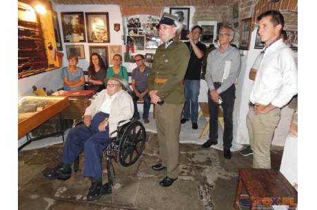 Muzyk z orkiestry obozowej odwiedził Muzeum 4 PSP w Cieszynie / fot. Mariusz Jaszczurowski