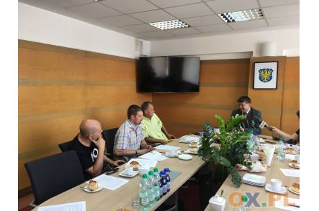 Inwestycje drogowe jednym z tematów konferencji prasowej w Starostwie Powiatowym w Cieszynie / fot. MSZ