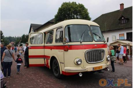 Jedną z atrakcji w Wiśle była przejażdżka autobusem "ogórkiem" / fot. MSZ