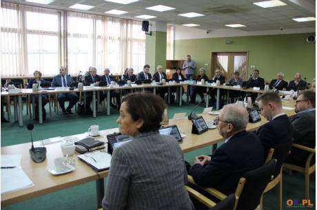 Na sesji Rady Powiatu Cieszyńskiego o zawieszeniu Oddziału Chirurgii Dziecięcej w Cieszynie / fot. MSZ