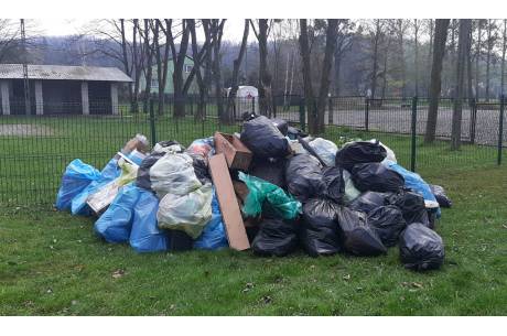 Śmieci zebrane w Dzięgielowe, fot. T. Lenkiewicz