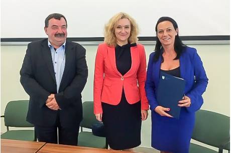 Jerzy Motłoch, Beata Białowąs i Sylwia Cieślar / źródło: goleszow.pl
