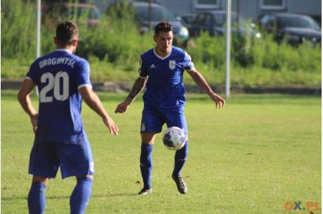 Obrońcy trofeum, piłkarze Błyskawicy Drogomośl, zmierzą się z Zabłociem, fot. AP