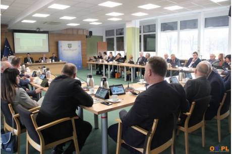 Budżet powiatu na rok 2020 przyjęty  / fot. arc.ox.pl