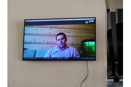 Tomasz Bujok uczestniczył online w konferencji prasowej, ze względu na zakażenie koronawirusem. Fot. KR/ox.pl