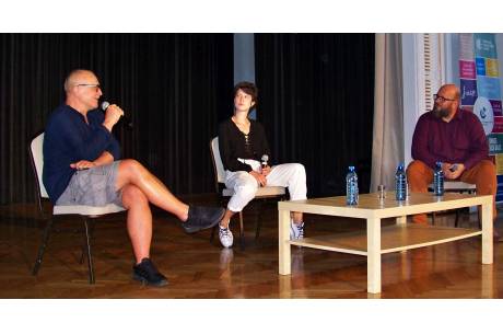 Od lewej: Dariusz Gajewski, Wiktoria Wolańska i Andrzej Drobik. Fot. KR/ox.pl