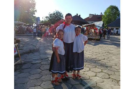 Maria Motyka z Anną i Magdą Juroszek. Fot. mat.pras. 