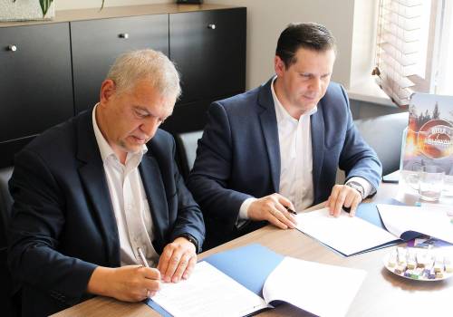 Burmistrzowie Ustronia i Wisły podpisują porozumienie