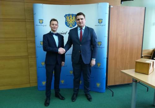 Christian Jaworski i Janusz Hudziec / źródło: profil facebookowy Młodych dla Powiatu Cieszyńskiego