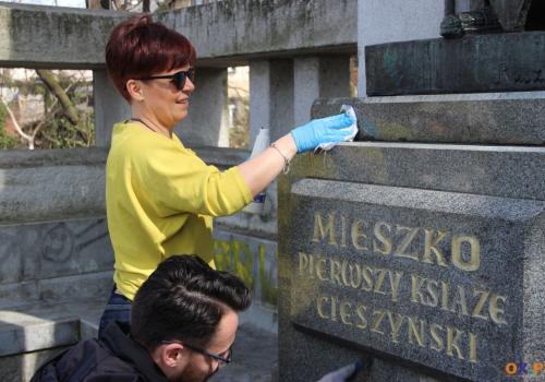 Burmistrz Cieszyna wzięła udział w akcji #Trashtag challenge/ fot. MSZ