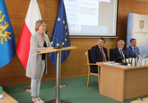 Głos na sesji zabrała Joanna Jurgała-Jureczka – znawczyni twórczości rodu Kossaków / fot. MSZ