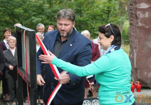 Symbolicznego odsłonięcia tablicy dokonała Konsul Generalna RP w Ostrawie Izabella Wołłejko-Chwastowicz