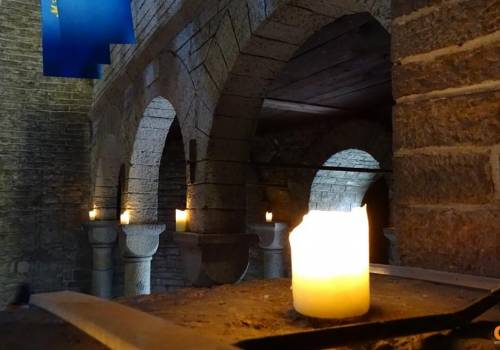 Rotunda św. Mikołaja w Cieszynie - zwiedzanie w świetle świec z towarzyszeniem chorałów gregoriańskich / fot. MSZ