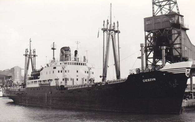 Okręt SS Cieszyn powstały po wojnie / źródło: Fotografie z archiwum Polskiej Żeglugi Morskiej w: interia.pl