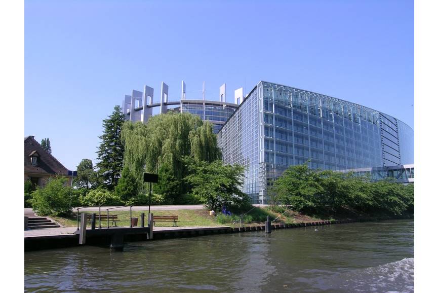Parlament Europejski w Strasburgu; komisje spotykają się w Brukseli / źródło: pixabay.com