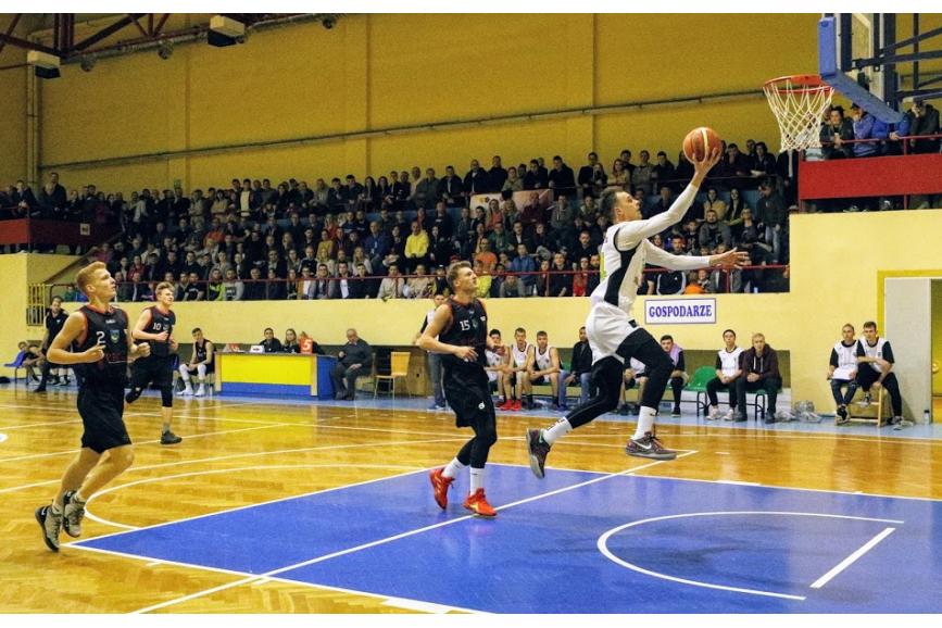 Koszykarze Nacomi bardzo dobrze zaprezentowali się do przerwy, ale po niej swoje tempo narzucili rywale, fot. Grzegorz Borus